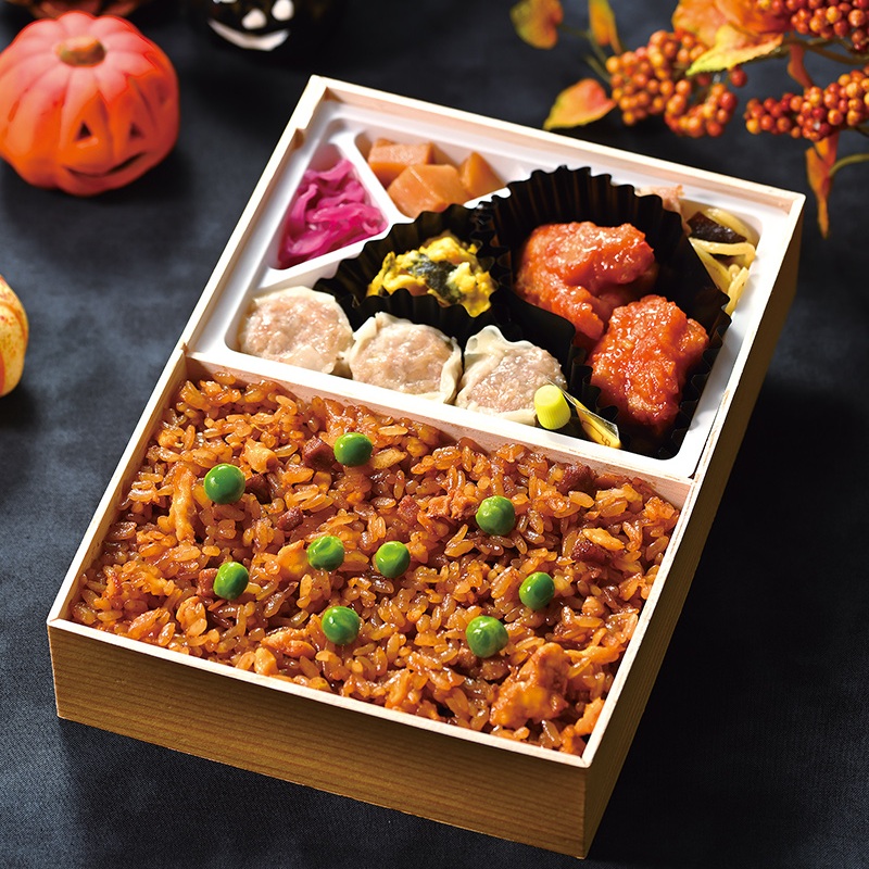 ハロウィン限定　黒炒飯弁当